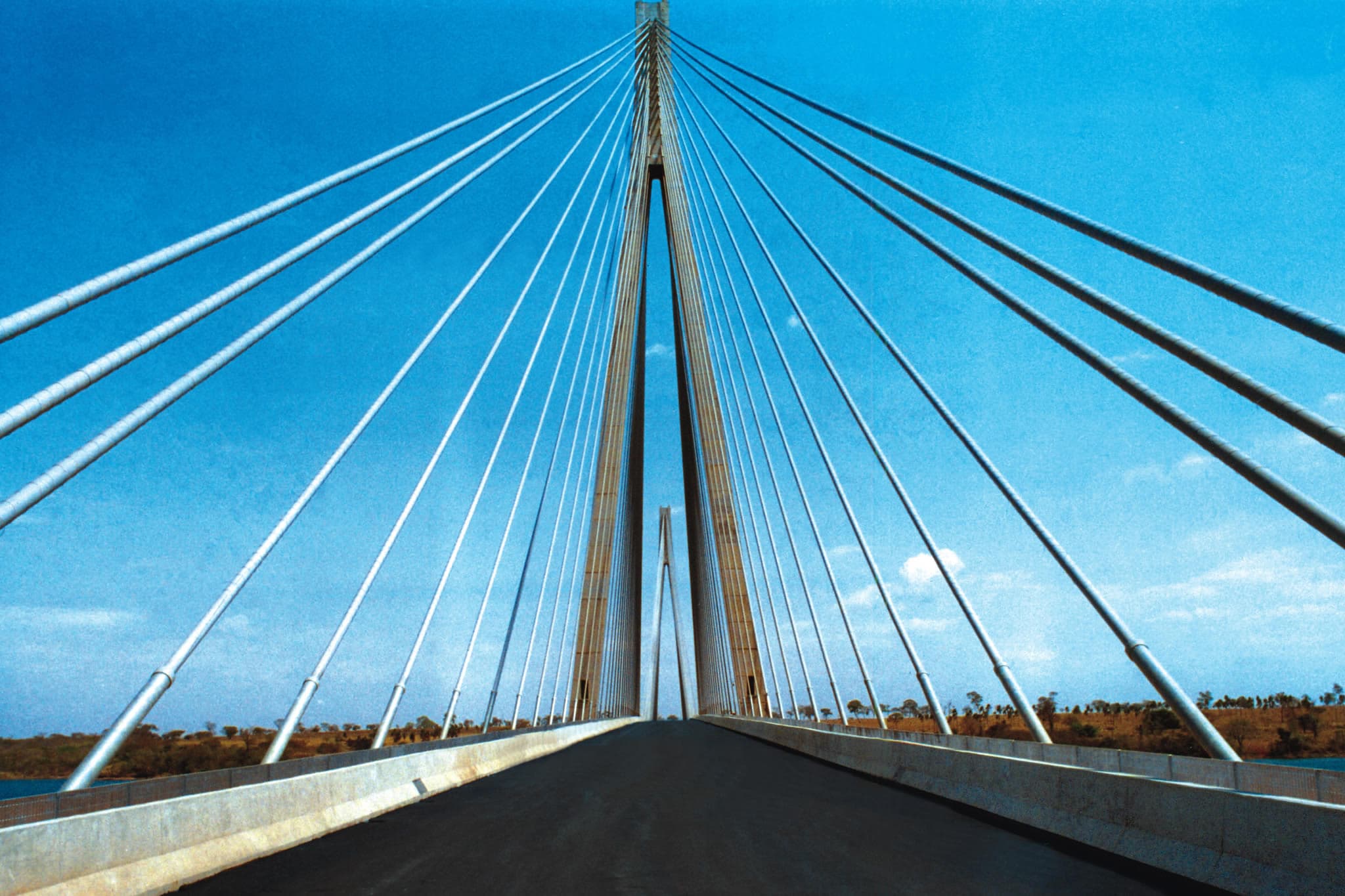 Ponte Estaiada sobre o Rio Paranaíba